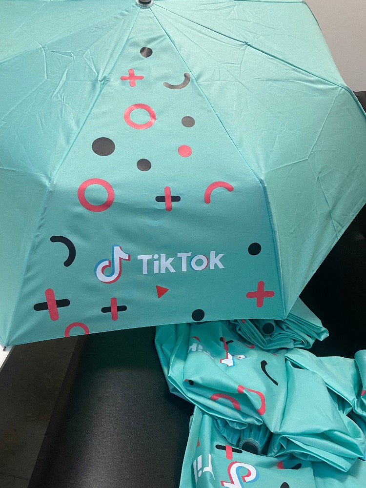 Брендирование готового зонта для TikTok